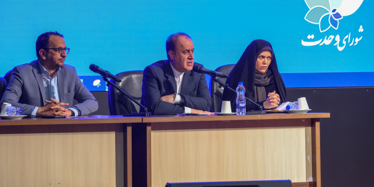 نمایندهها منافع ملی را اولویت قرار دهند